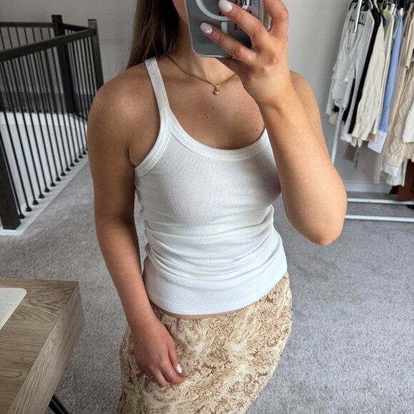 White basic tank🤍🍸 - Picture 5 of 8